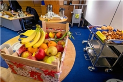 Ab dem kommenden Jahr wird in Backnang an der Verpflegung bei Gemeinderatssitzungen gespart. Foto: Alexander Becher