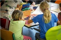Ab dem neuen Schuljahr haben Erstklässler einen Rechtsanspruch auf Ganztagsbetreuung. An vielen Grundschulen im Raum Backnang, so wie hier in Sulzbach, ist ein entsprechendes Angebot aber schon vorhanden und muss bloß noch angepasst werden. Archivfoto: Alexander Becher