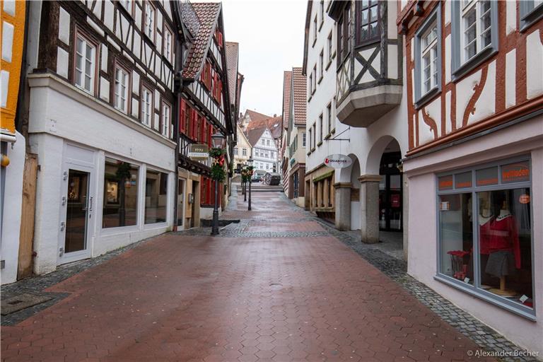 Ab morgen müssen die Läden wieder schließen und es droht eine weitere Ausgangssperre.Foto: A. Becher