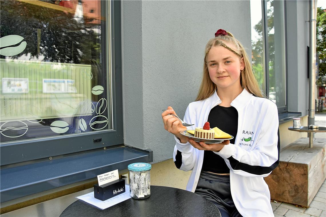 VHS-Vortrag in Murrhardt über Zucker Ab und zu gönnt sich Diätberaterin Cheyenne Brajan trotzdem noch ein süßes Dessert – aber alles mit Maß. Foto: Tobias Sellmaier