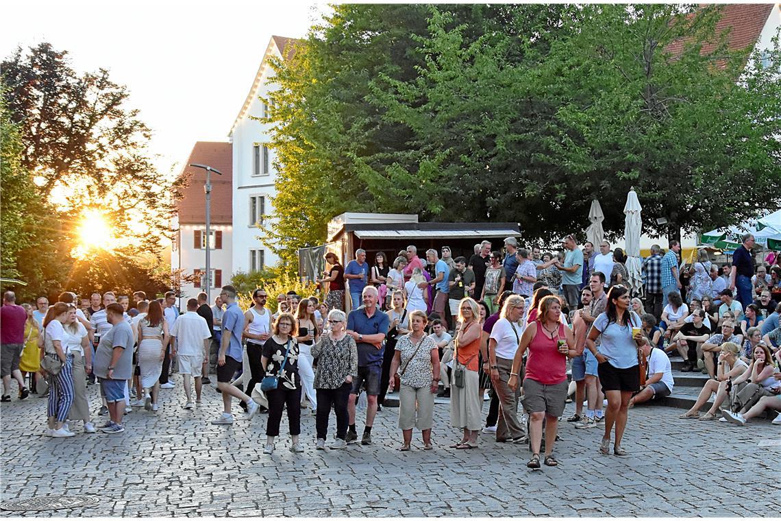 Abendstimmung auf dem Stiftshof. Straßenfest 2025  in Backnang.