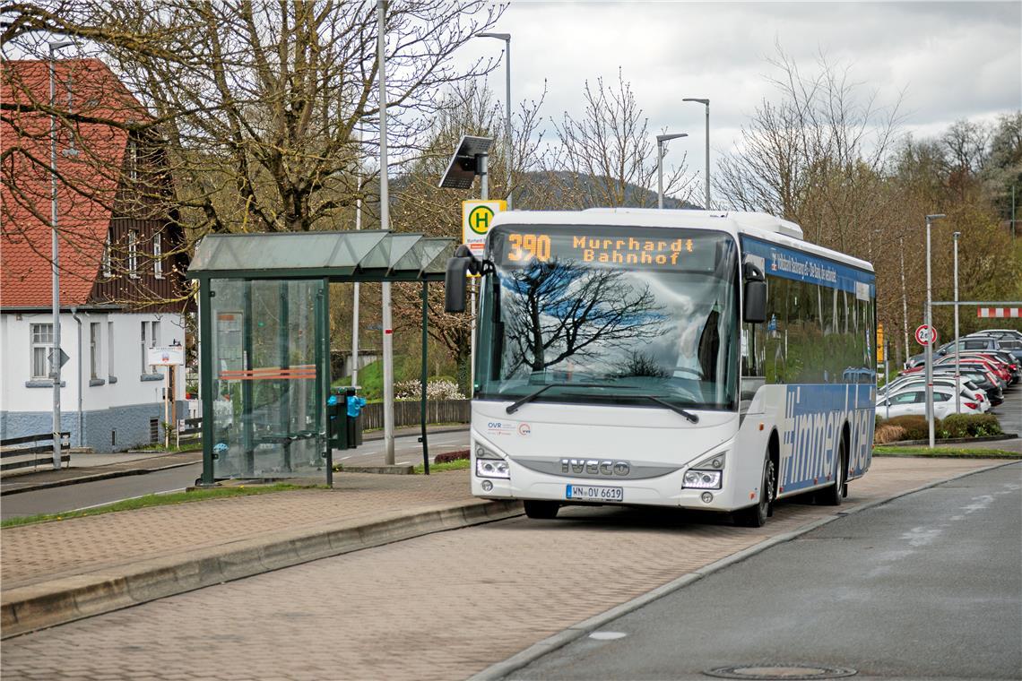 Murrhardter Arbeiter wünschen sich Bus der Linie 390 zurück Abfahrt der Linie 390 in Murrhardt: Geht es nach den Schichtarbeitern, so soll die auch frühmorgens wieder erfolgen. Foto: Stefan Bossow