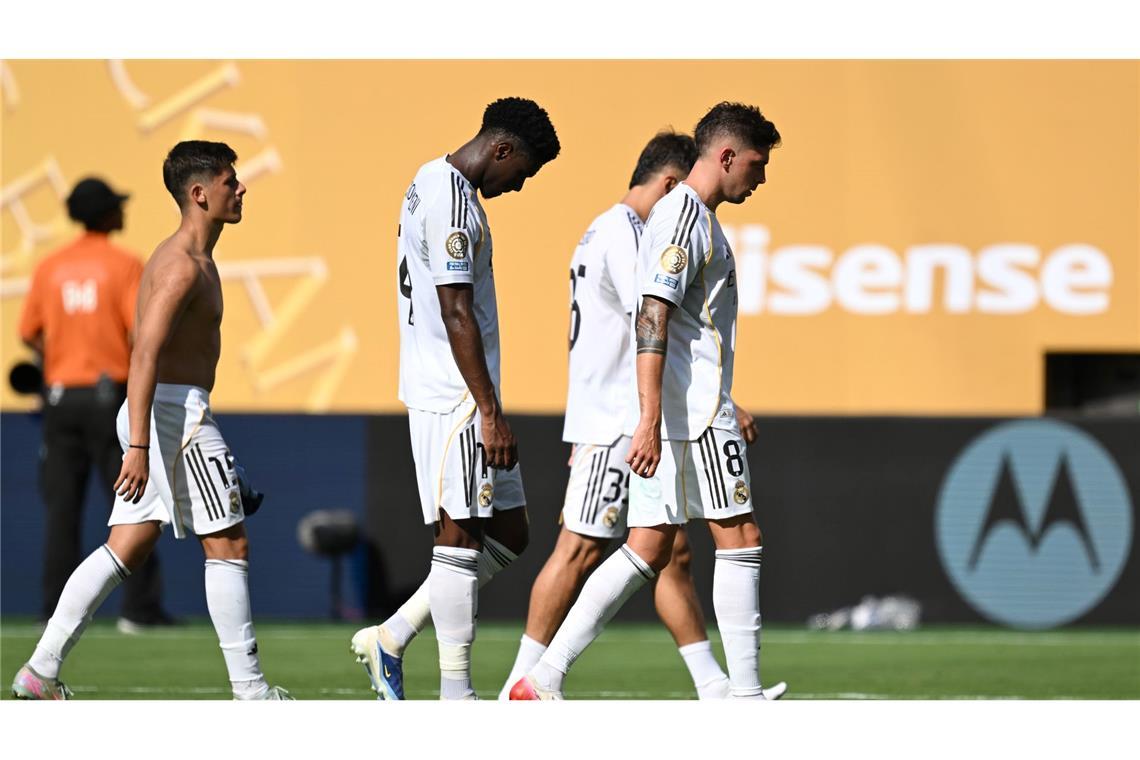 Alonso ruft nach PSG-Lektion "Neustart" bei Real aus Abgang mit hängenden Köpfen, die schwer geschlagenen Spieler von Real Madrid.