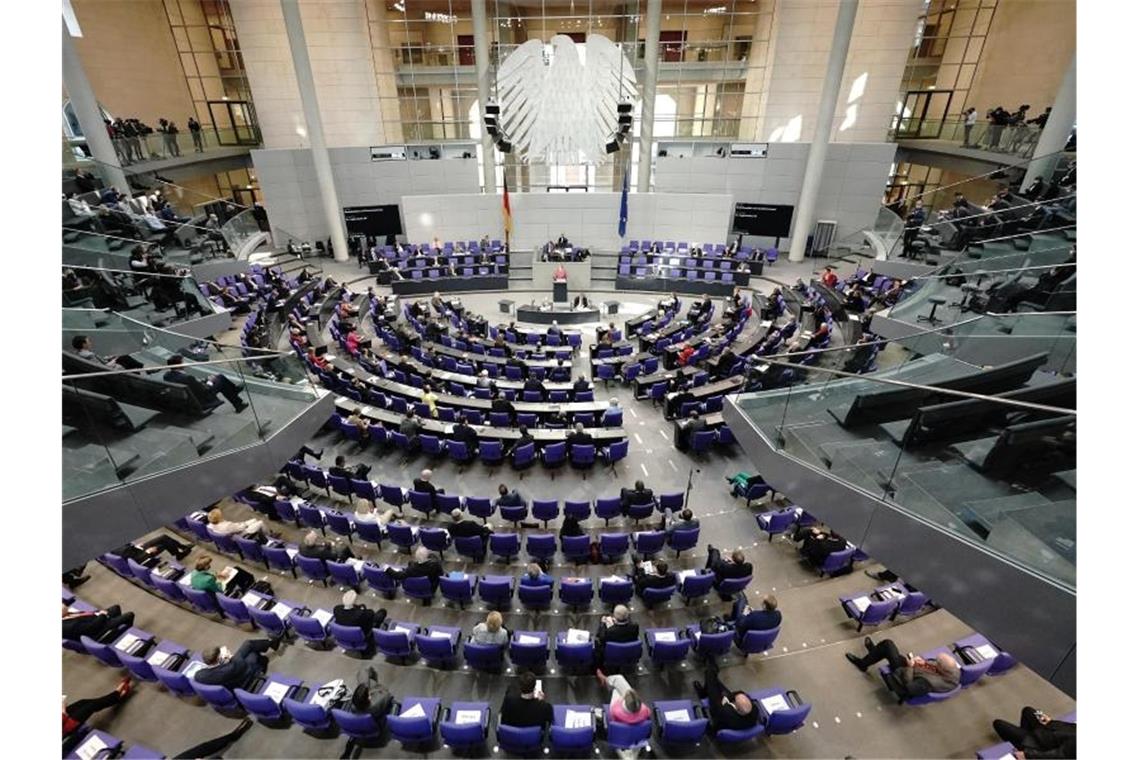 Abgeordnete im Bundestag. Der Bund gibt für die Altersentschädigung an ausgeschiedene Mitglieder des Bundestags mehr als 50 Millionen Euro im Jahr aus. Foto: Michael Kappeler/dpa