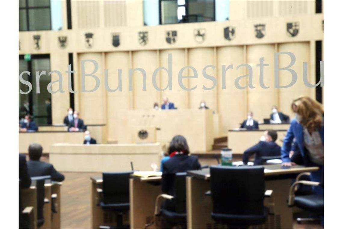 Länder wollen Nachbesserungen am Klimaschutzgesetz Abgeordnete nehmen im Bundesrat an der Sitzung der Länderkammer teil. Foto: Wolfgang Kumm/dpa