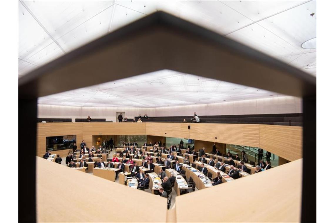 Landes-CDU will Sofortprogramm für die Wirtschaft Abgeordnete sitzen im Plenarsaal des Landtags von Baden-Württemberg. Foto: Marijan Murat/dpa/Symbolbild