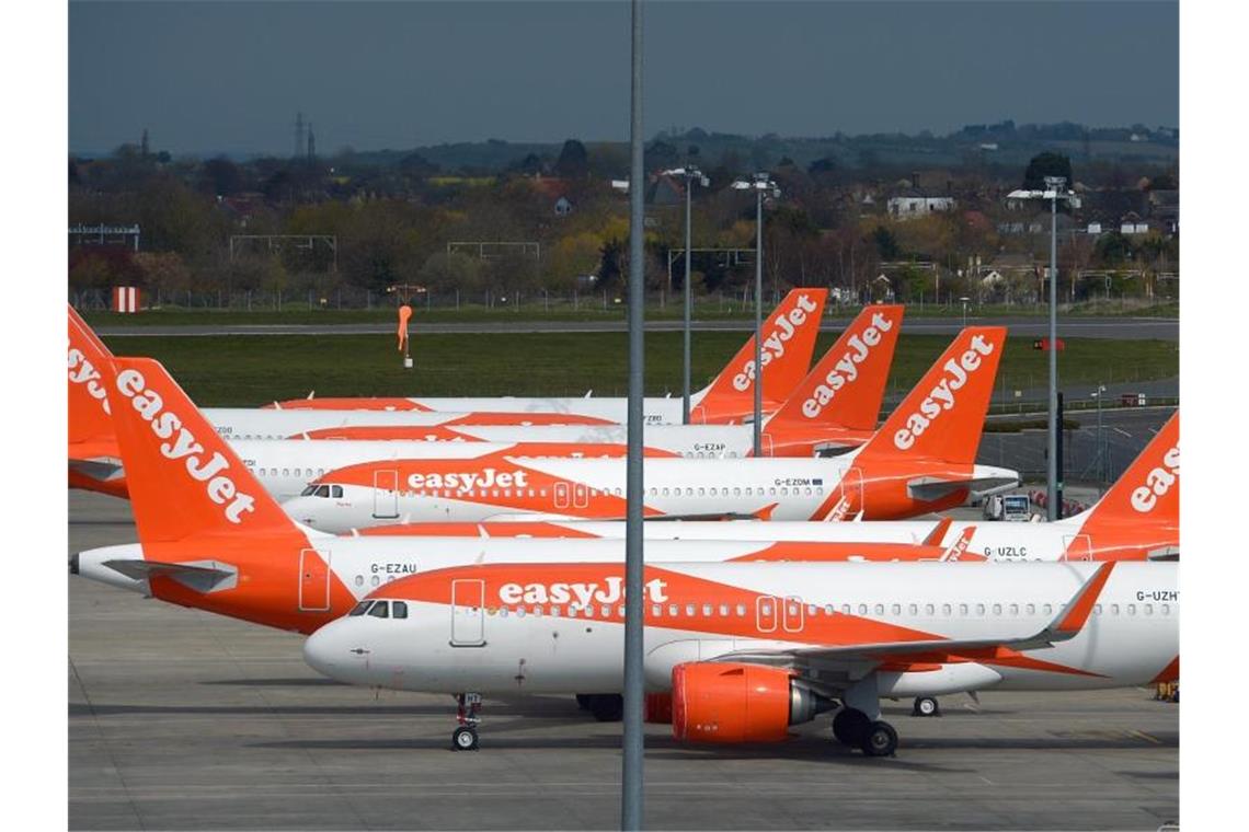 Abgestellte Easyjet-Flugzeuge auf dem Flughafen im englischen Southend-on-Sea. Foto: Nick Ansell/PA Wire/dpa