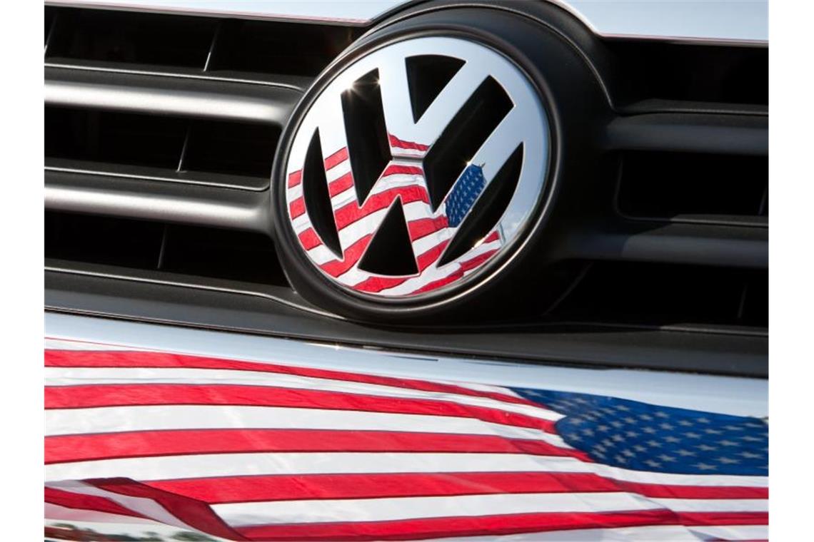Absatzminus im September und Oktober - doch in der bisherigen Jahresbilanz hält sich Volkswagen in den USA dank kräftiger Zuwächse von Januar bis August im Plus. Foto: Friso Gentsch/dpa