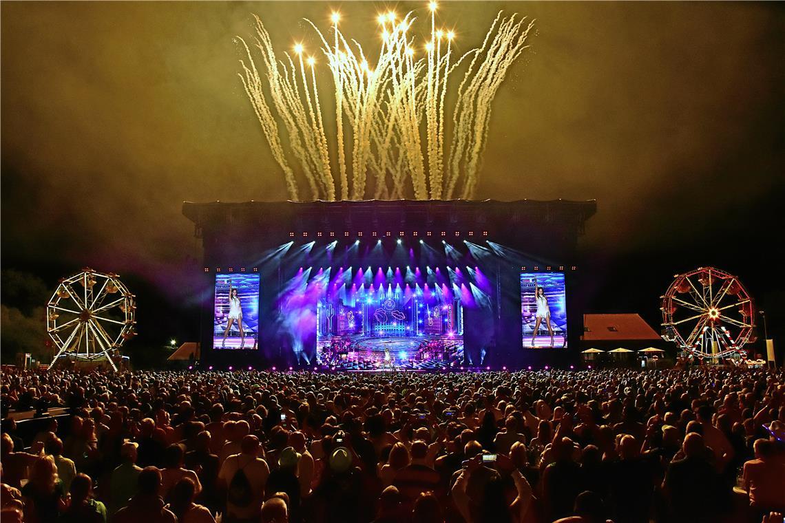 Abschluss mit Knalleffekt: Die Stadionkonzerte von Andrea Berg enden meistens mi...