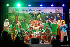 Abschlussbild der Gewinner des Abends: Die Getzemer Narre als „Asterix und die Römer“. Fotos: Alexander Becher
