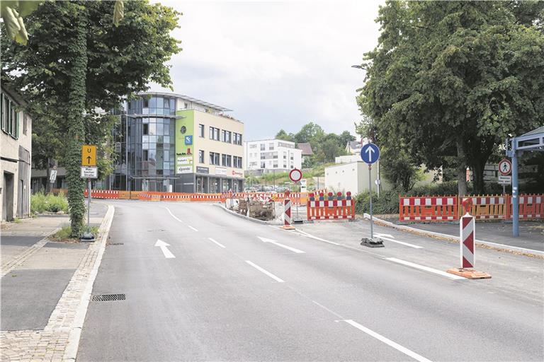 Abschnitt Blumenstraße/Maubacher Straße: Der Zeitplan wurde bisher eingehalten. Fotos: J. Fiedler