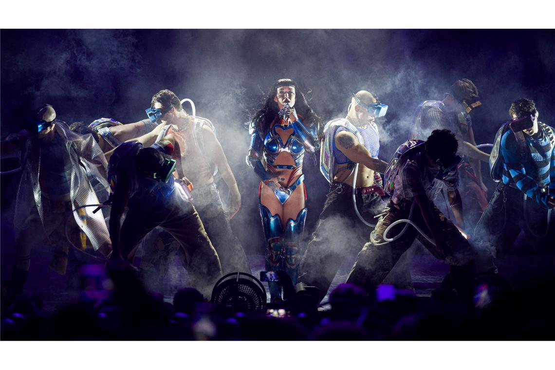Katy Perry beginnt Deutschland-Tour in Hannover Abseits der Musik sorgte die "I Kissed a Girl"-Sängerin im April durch einen Kurzflug ins All weltweit für Aufsehen.