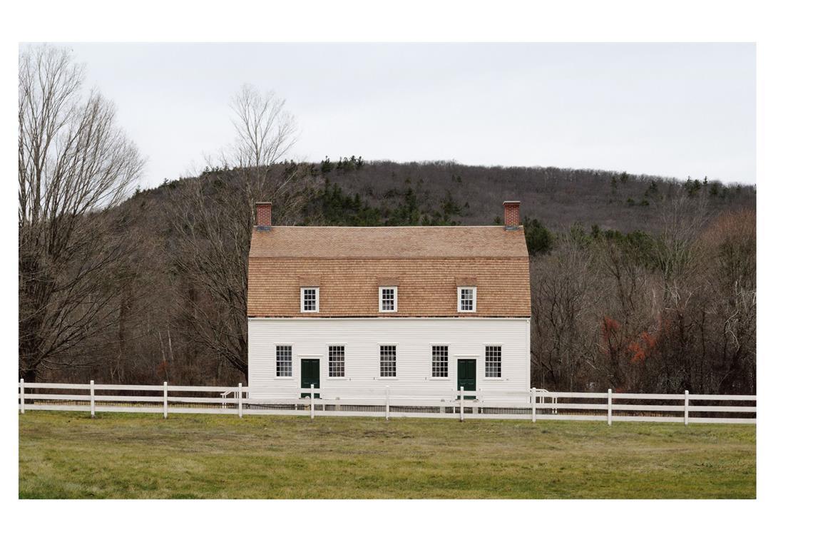 Möbel im Shaker Stil – cooles Design für die Ewigkeit Absolut instagramtauglich: Meetinghouse (1793), Hancock ShakerVillage, Hancock, Massachusetts, 2024.