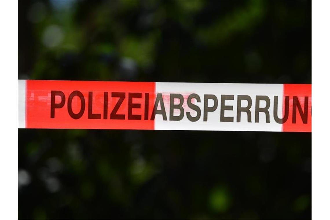 Absperrband der Polizei. Foto: Hendrik Schmidt/dpa-Zentralbild/dpa/Symbolbild