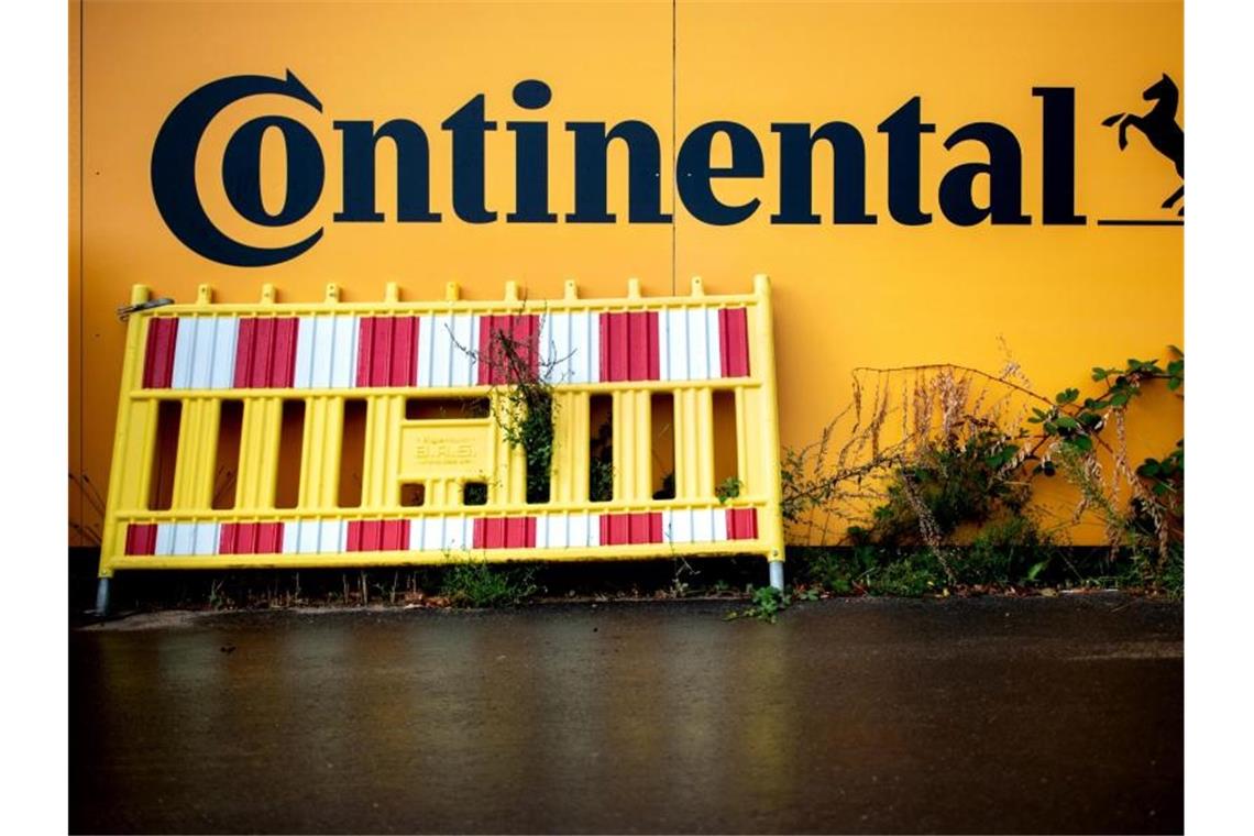 Continental sucht nach der Auto-Zukunft Absperrung an der Baustelle der neuen Konzernzentrale in Hannover. Foto: Hauke-Christian Dittrich/dpa