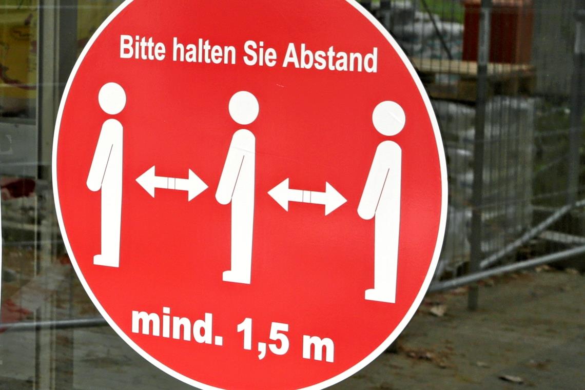 Abstand halten ist weiterhin geboten. Foto: R. Steinemann