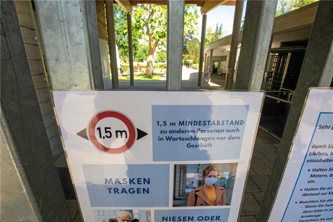 Krise kostet den Kreis 4,7 Millionen Euro Abstand wird während der Krise allerorten gefordert. Foto: A. Becher