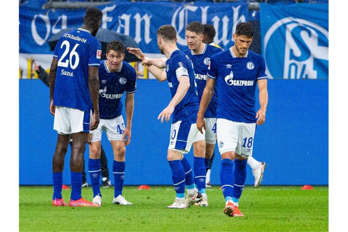 Absteiger Schalke feierte gegen Frankfurt seinen dritten Saisonsieg. Foto: Guido Kirchner/dpa