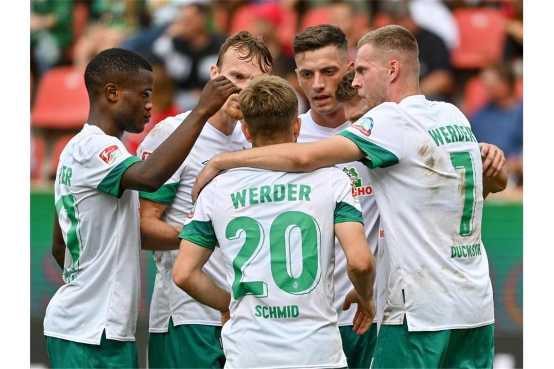 Absteiger Werder Bremen setzte sich souverän in Ingolstadt durch. Foto: Armin Weigel/dpa