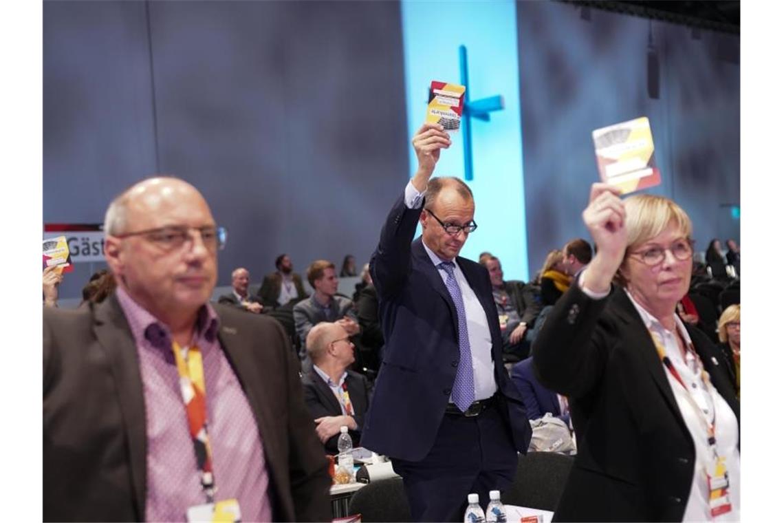 Parteitag in Leipzig: CDU räumt Streitfragen aus Abstimmung beim CDU-Bundesparteitag. Foto: Kay Nietfeld/dpa