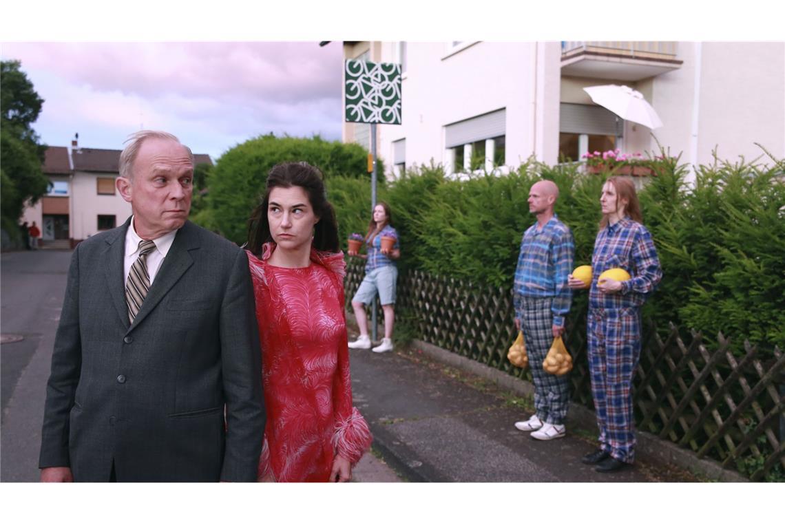 Absurdes Theater: Murot (Ulrich Tukur, links) bewegt sich durch die Psyche der Frau (Nadine Dubois), die neben ihm steht.