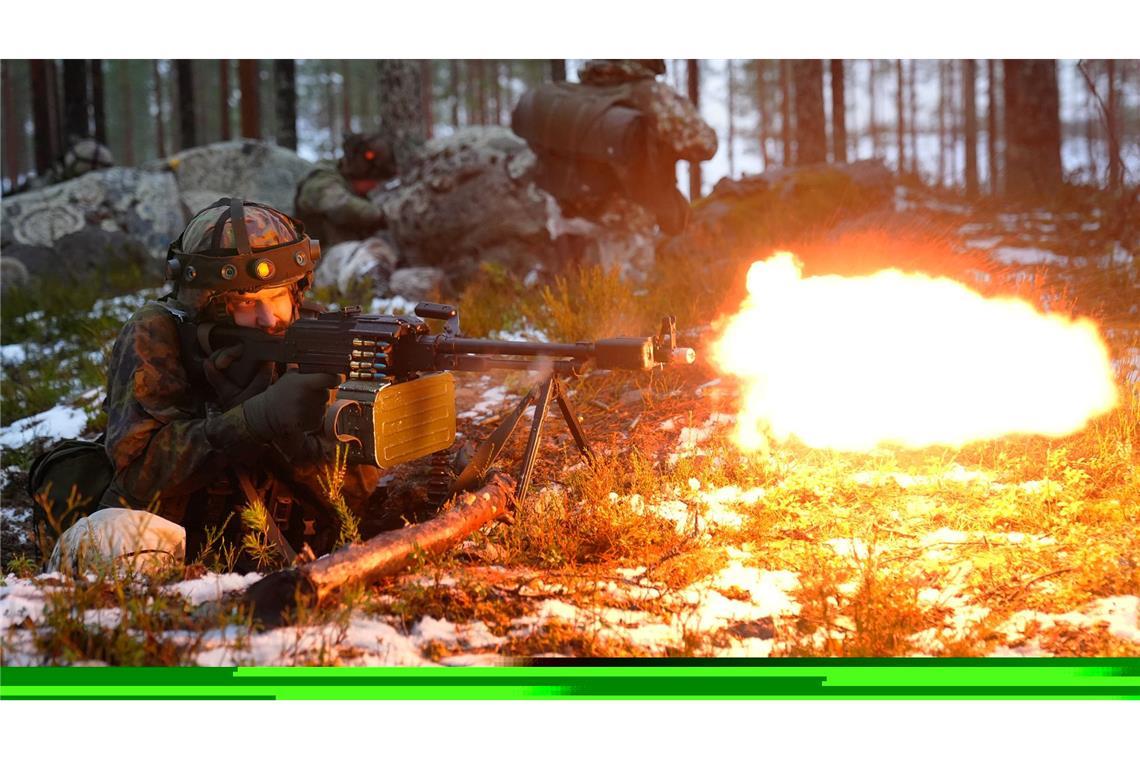 Abwehrbereit - die finnische Armee übt an der Nato-Grenze zu Russland.
