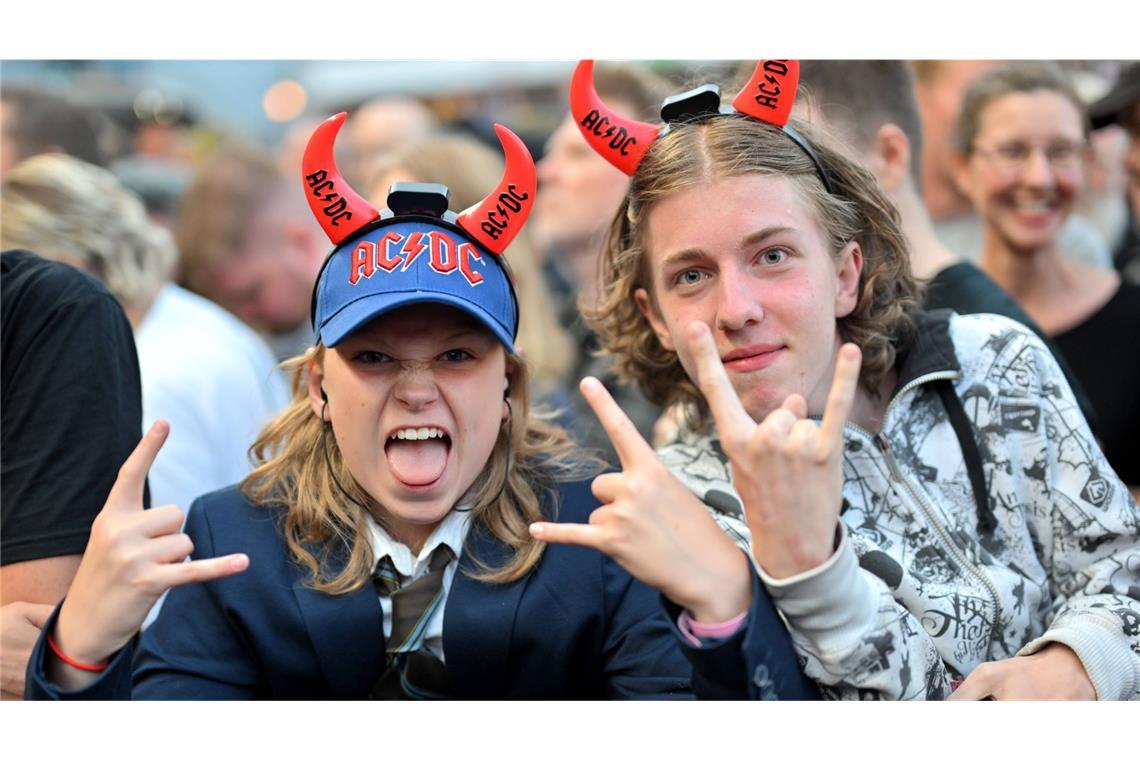 AC/DC-Fans tragen gerne Teufelshörnchen.