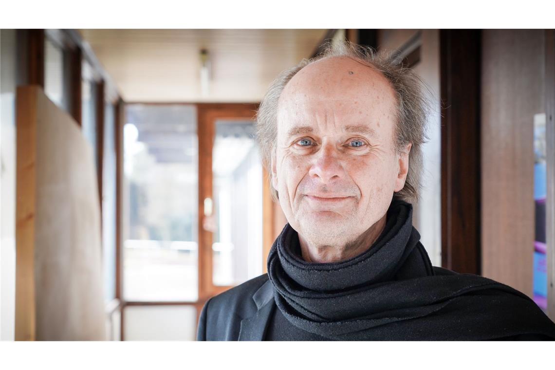 Achim Söding, Geschäftsführender Gesellschafter im Architekturbüro Auer Weber Stuttgart sagt:  „Schwierige Frage! Ein hässlichster Stadtraum ist natürlich die B 14 und  beim Thema hässlichster Platz . . .