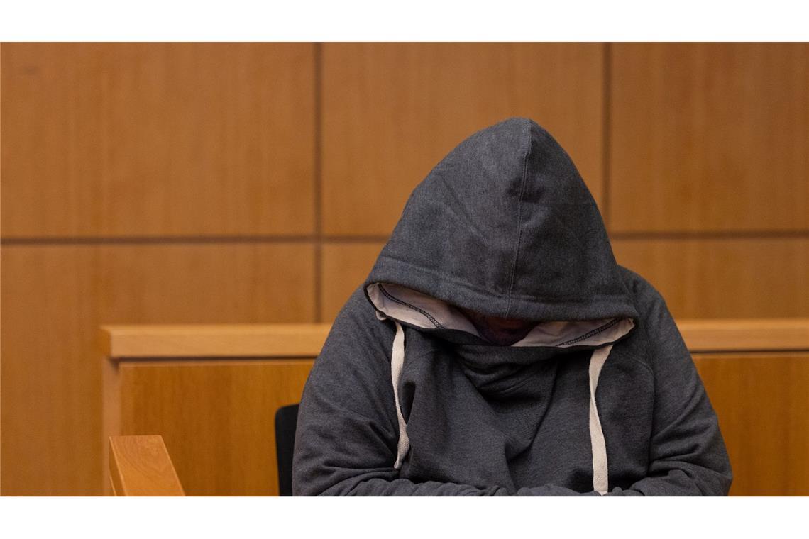 Achteinhalb Jahre soll ein 61-Jähriger in Haft - er missbrauchte seine Ehefrau und filmte die Taten.