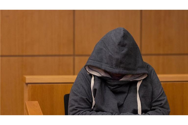 Achteinhalb Jahre soll ein 61-Jähriger in Haft - er missbrauchte seine Ehefrau und filmte die Taten.