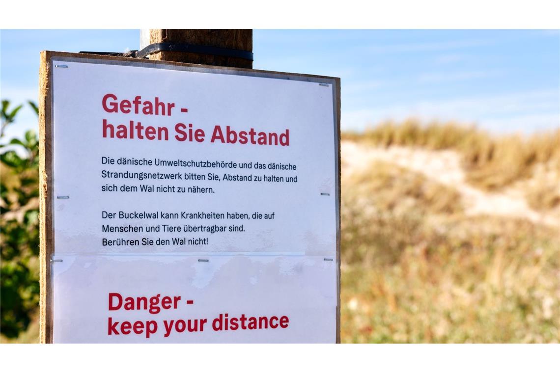 Achtung, Ansteckungsgefahr! Die Behörden warnen auch auf Deutsch.