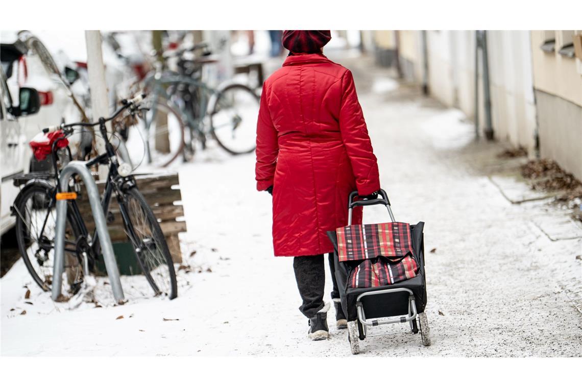 Achtung Glätte! In Berlin können sich Privatleute nun kostenlos Splitt abholen. (Archivbild)