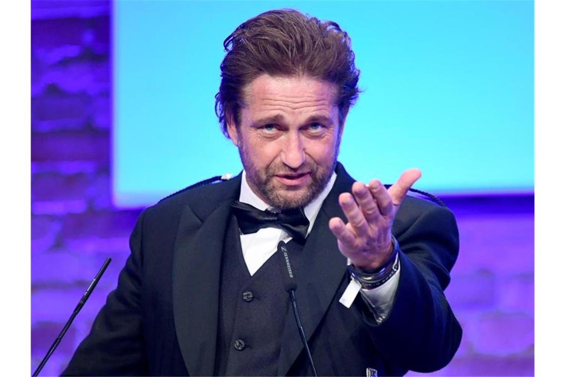 Action-Star Gerard Butler verklagt Hollywood-Produzenten Action-Star Gerard Butler hat die Produzenten des Films „Olympus has Fallen – Die Welt in Gefahr“ wegen Vertragsbruchs und Betrugs verklagt. Foto: Britta Pedersen/dpa-Zentralbild/dpa