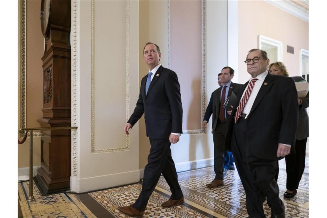 Adam Schiff kommt zur Fortsetzung des Amtsenthebungsverfahrens. Foto: J. Scott Applewhite/AP/dpa