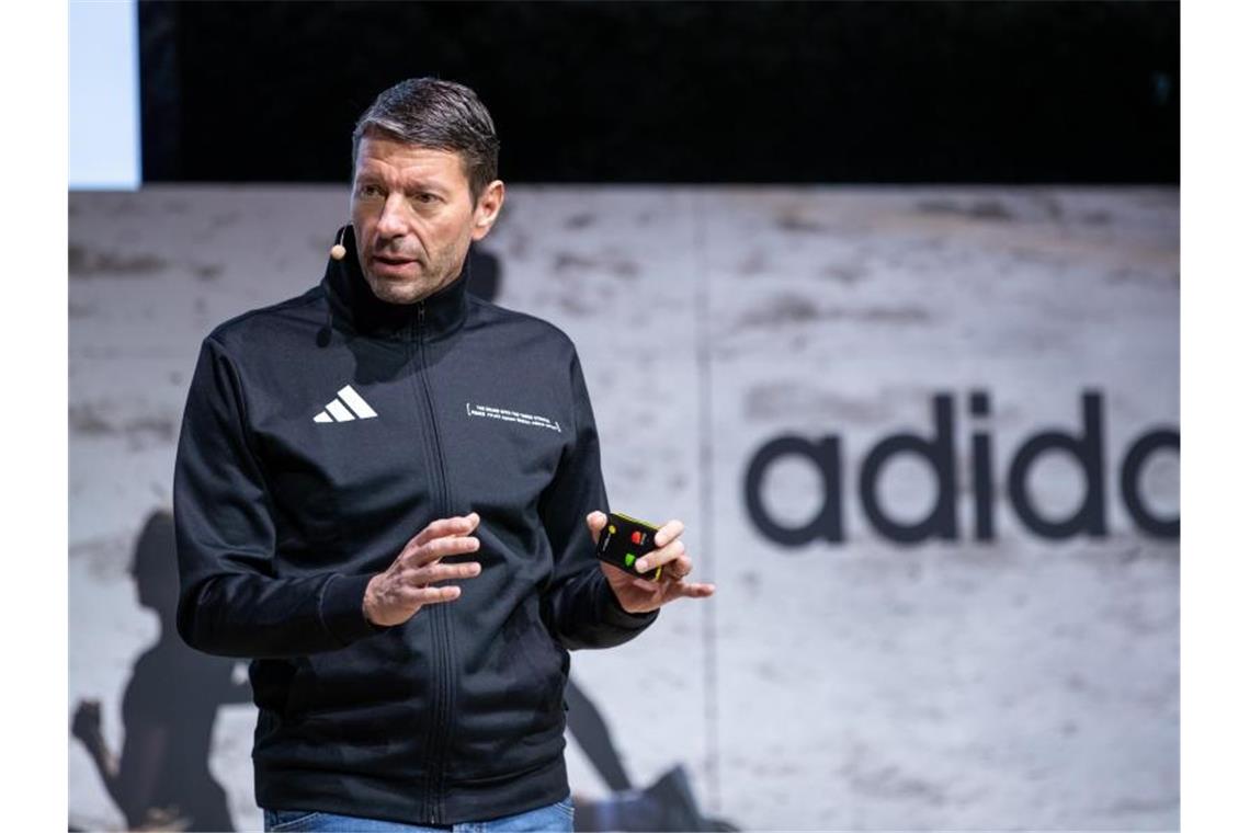 Adidas-Chef Kasper Rorsted sieht Licht am Ende des Tunnels. Foto: Daniel Karmann/dpa/Archivbild