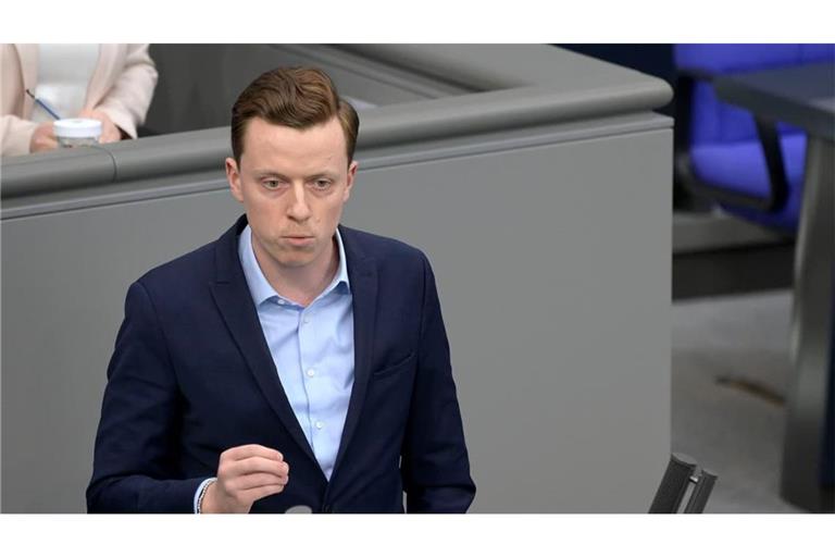 Adis Ahmetovic (SPD) im Bundestag. Das Plenum stimmte für die Aufhebung der Immunität des Abgeordneten.