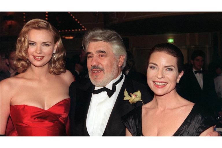 Adorf spielte u.a. mit Veronica Ferres (l) und Gudrun Landgrebe in "Rossini". (Archivbild)