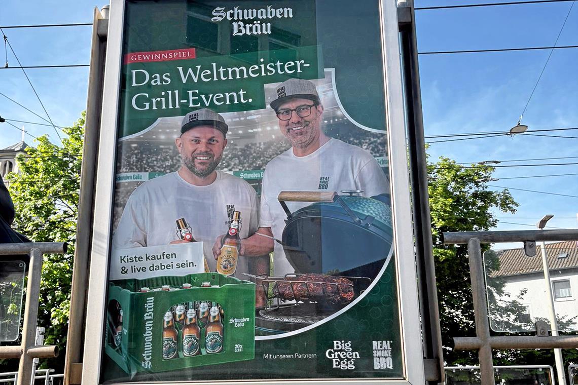 Adrian Peller (links) und Stephan Beck stehen für Schwaben Bräu am Grill. Foto: privat