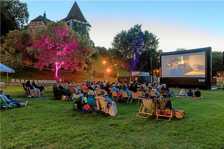 Ähnlich wie 2023 im Murrhardter Stadtgarten, findet auch am Samstag auf der Dorfwiese in Unterschöntal ein Filmabend unter freiem Himmel statt. Archivfoto: Stefan Bossow