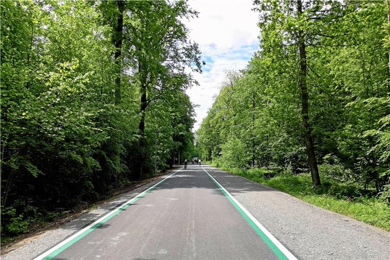 Ähnlich wie hier bei Böblingen könnte der Radschnellweg einmal aussehen. Der Radschnellweg RS1 zwischen Böblingen/Sindelfingen und Stuttgart wurde als erster seiner Art in Baden-Württemberg 2019 fertiggestellt. Ein weiterer Abschnitt zwischen Böblingen und Ehningen folgte im Jahr darauf. Foto: Landratsamt Rems-Murr