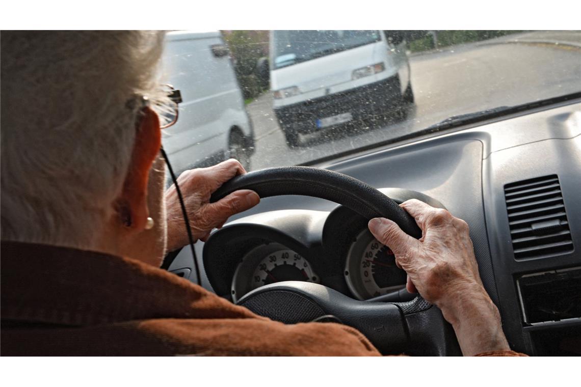 EU-Führerscheinreform: Keine Pflicht-Gesundheitstests für ältere Autofahrer Ältere Autofahrer müssen keinen Gesundheitstest machen. (Symbolbild)