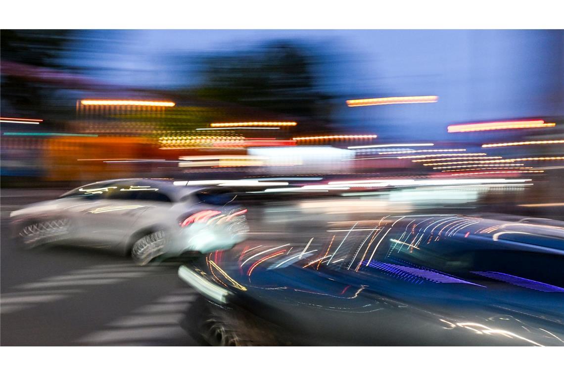 Ältere Fahrer sind gemessen an ihrem Bevölkerungsanteil seltener in Unfälle verstrickt als jüngere. (Symbolbild)