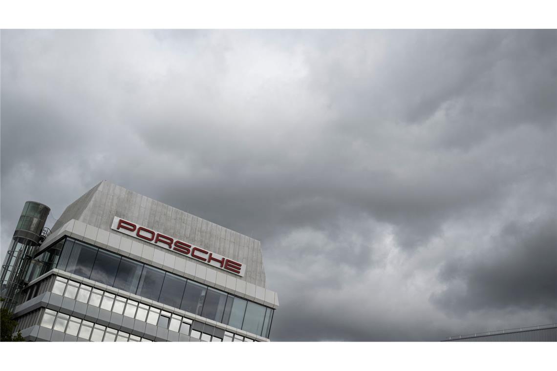 Porsche setzt auf Verbrenner – Milliardenlast drückt Gewinn Änderungen in der Strategie kostete Porsche Milliarden. (Archivbild)