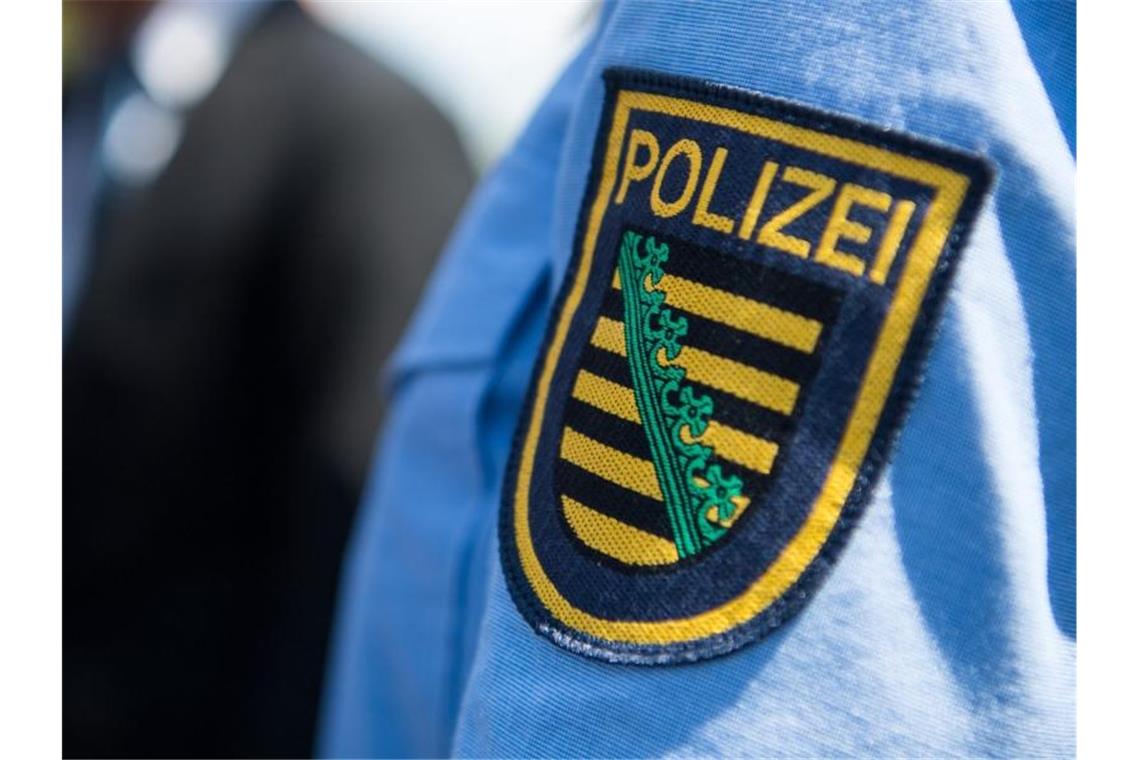 Munitionsaffäre erschüttert Sachsens Polizei Ärmelabzeichen an einer Uniform der sächsischen Polizei. Foto: Monika Skolimowska/dpa-Zentralbild/dpa
