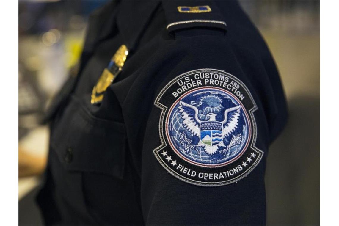 Ärmelabzeichen eines Beamten der Zoll- und Grenzschutzbehörde der USA. Foto: Glenn Fawcett/CBP/Department of Homeland Security/dpa-tmn