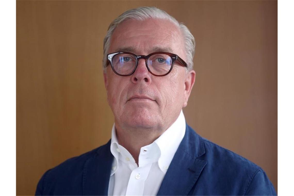 Ärztepräsident: Polizei muss Quarantäne überwachen Ärztepräsident Klaus Reinhardt möchte, dass die Polizei Reiserückkehrer aus Corona-Risikogebieten überwacht. Foto: Wolfgang Kumm/dpa