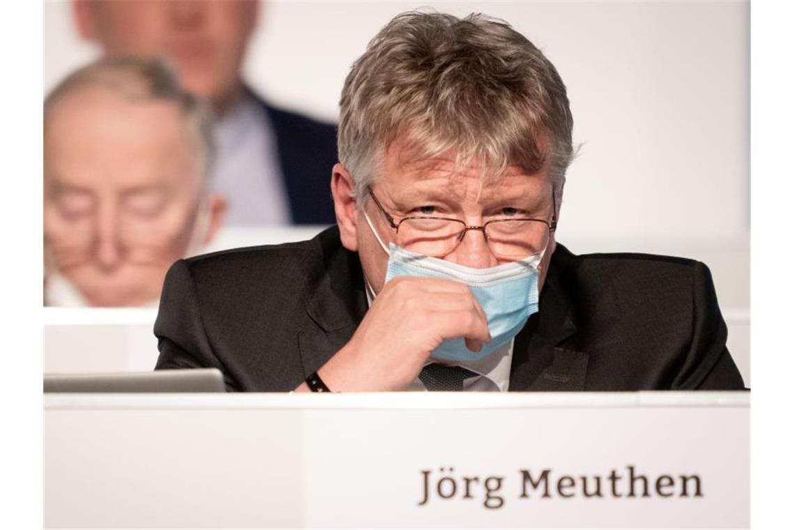 AfD-Bundessprecher Jörg Meuthen (r) auf dem AfD-Bundesparteitag. Foto: Kay Nietfeld/dpa