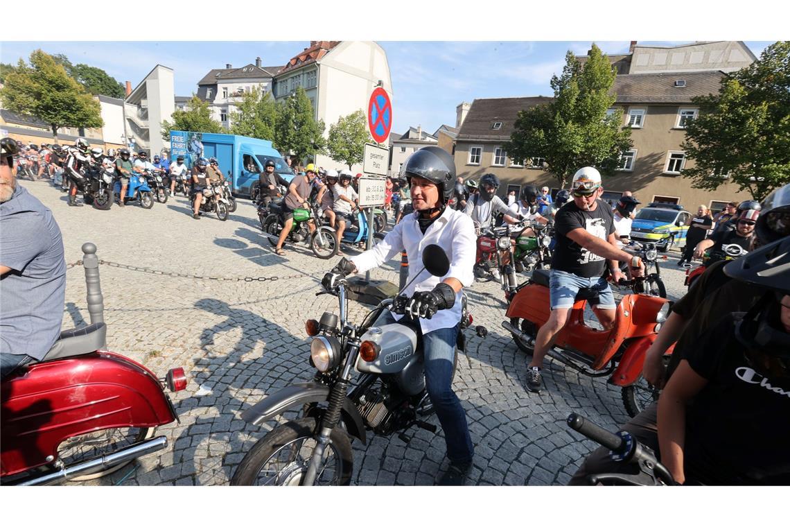 AfD-Chef Björn Höcke schwärmt von der Simson und nutzte sie im Wahlkampf 2024. (Archivbild)