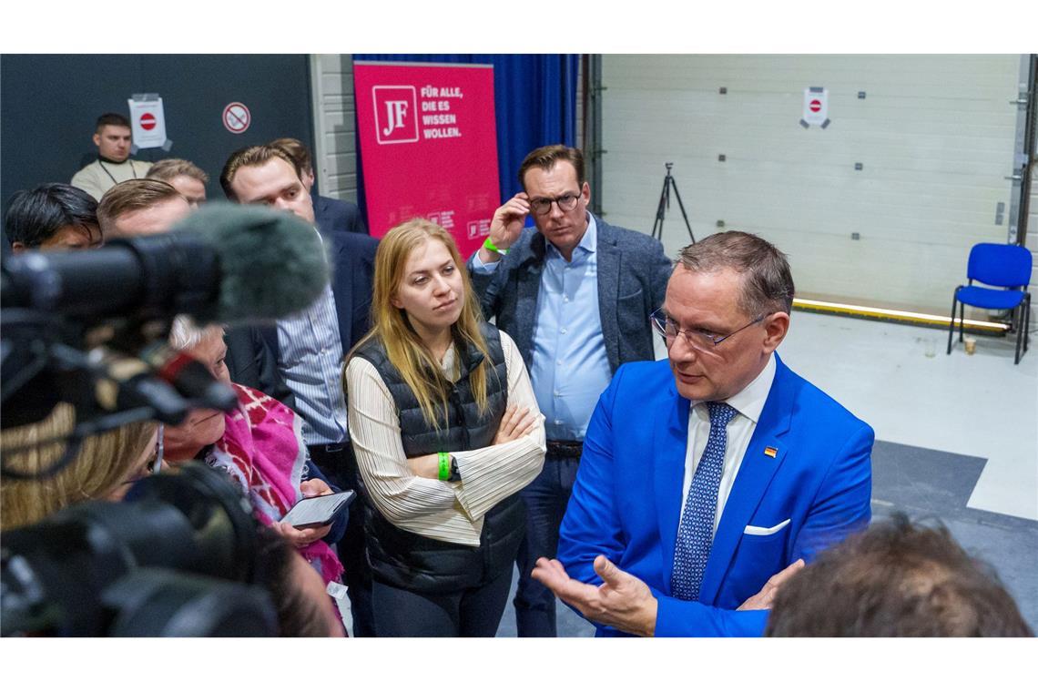 AfD- Chefin Tino Chrupalla im Gespräch mit Reportern am Rande des Gründungskongresses der neuen AfD-Jugendorganisation Generation Deutschland.