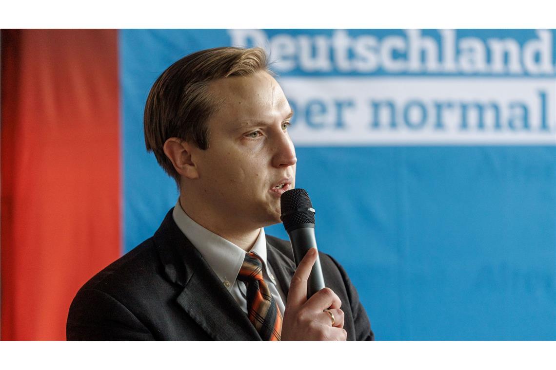 AfD-Nachwuchspolitiker Kevin Dorow wird doch nicht aus der Partei ausgeschlossen, muss dafür aber auf seine Ämter verzichten. (Archivbild)